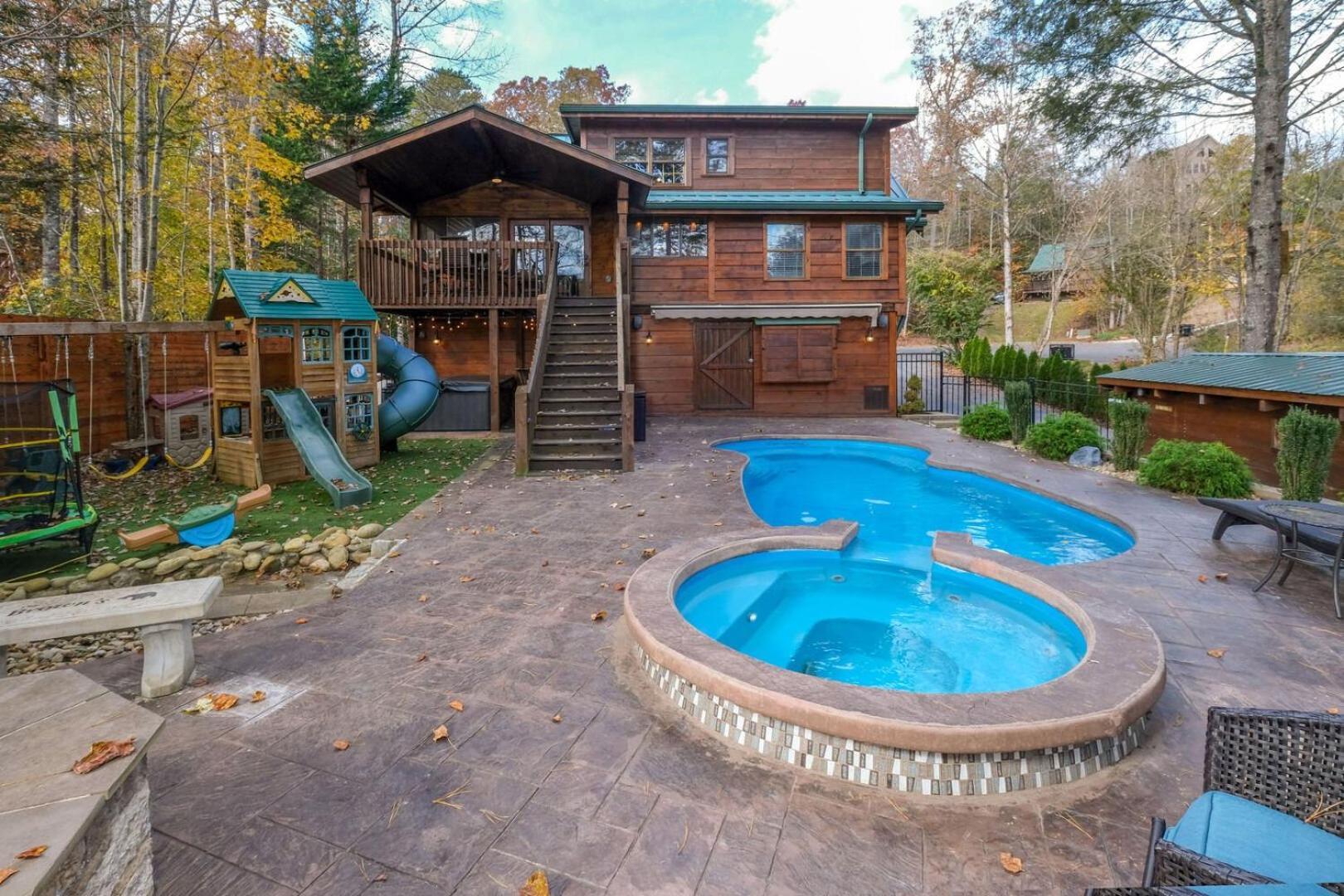 Pitter Patter Swimming Pool Ht Near D'Town Villa แกตลิงเบิร์ก ภายนอก รูปภาพ